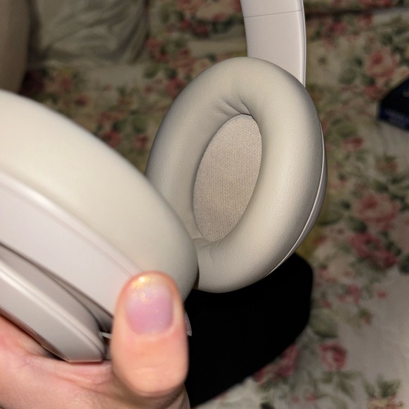 Beats Studio Pro 3 by Dre Wireless Headphones - Sandstone - Picture 7 of 7